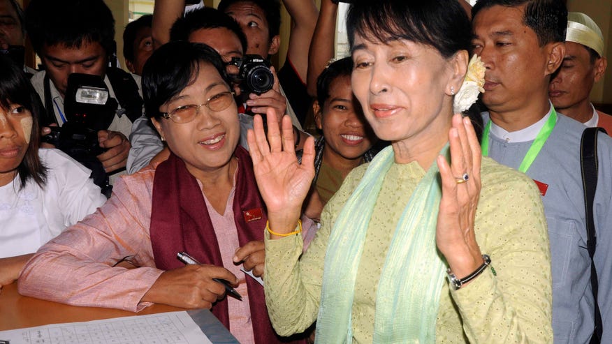 APTOPIX Myanmar Suu K_Higg.jpg